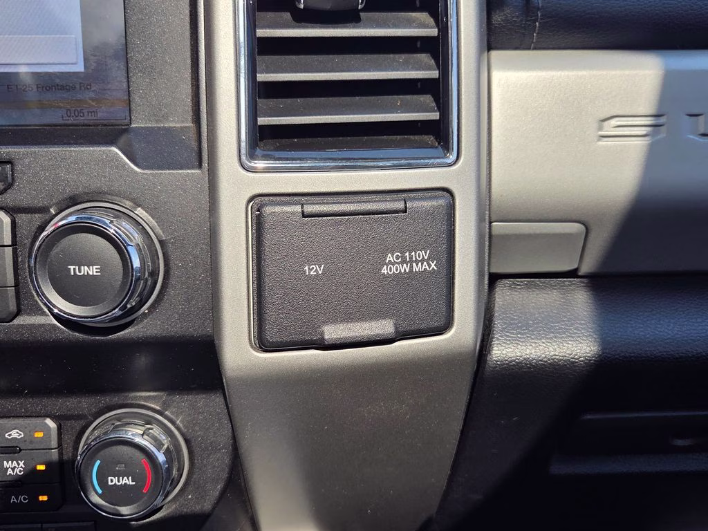 2019 Oxford White Ford Super Duty F-250 SRW Lariat 4X4 Truck