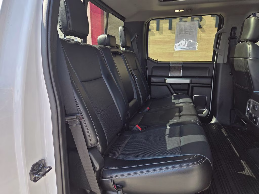 2019 Oxford White Ford Super Duty F-250 SRW Lariat 4X4 Truck
