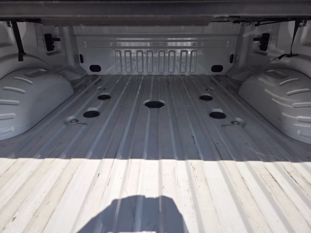 2019 Oxford White Ford Super Duty F-250 SRW Lariat 4X4 Truck