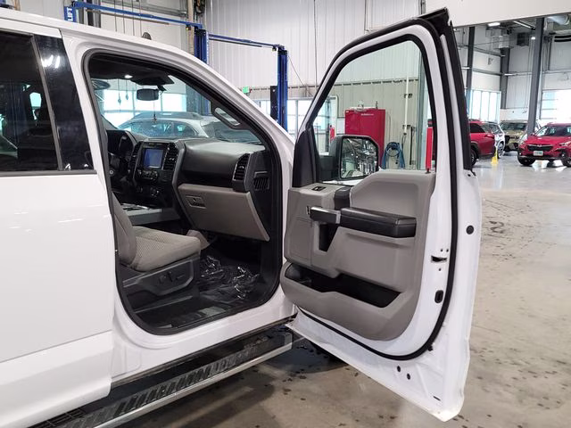 2019 Oxford White Ford F-150 XLT 4X4 Truck