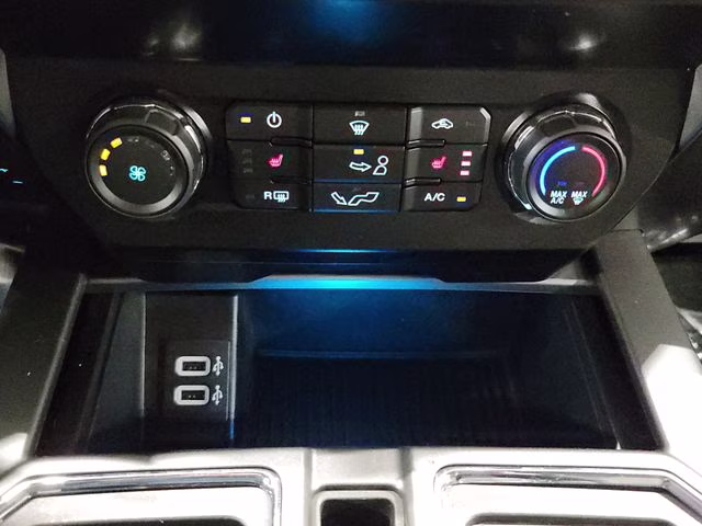 2019 Oxford White Ford F-150 XLT 4X4 Truck