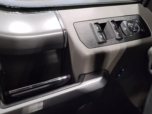 2019 Oxford White Ford F-150 XLT 4X4 Truck