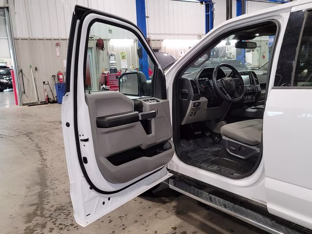2019 Oxford White Ford F-150 XLT 4X4 Truck