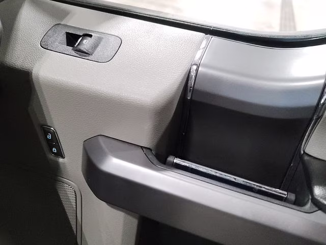 2019 Oxford White Ford F-150 XLT 4X4 Truck