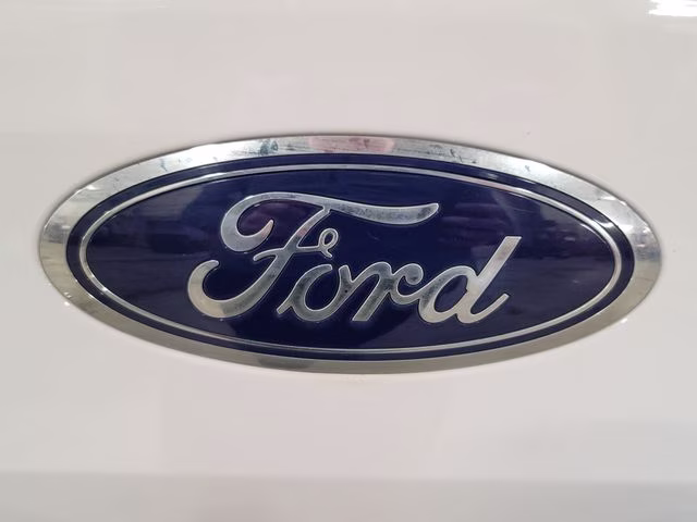 2019 Oxford White Ford F-150 XLT 4X4 Truck
