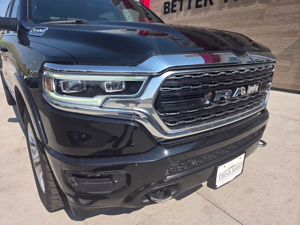 2023 Diamond Black Crystal Pearlcoat Ram 1500 Limited 4X4 Truck