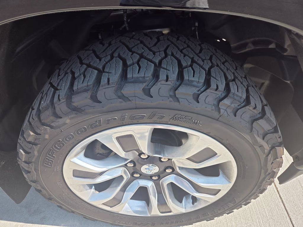 2023 Diamond Black Crystal Pearlcoat Ram 1500 Limited 4X4 Truck