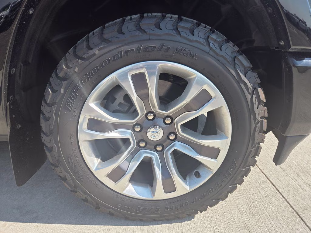 2023 Diamond Black Crystal Pearlcoat Ram 1500 Limited 4X4 Truck