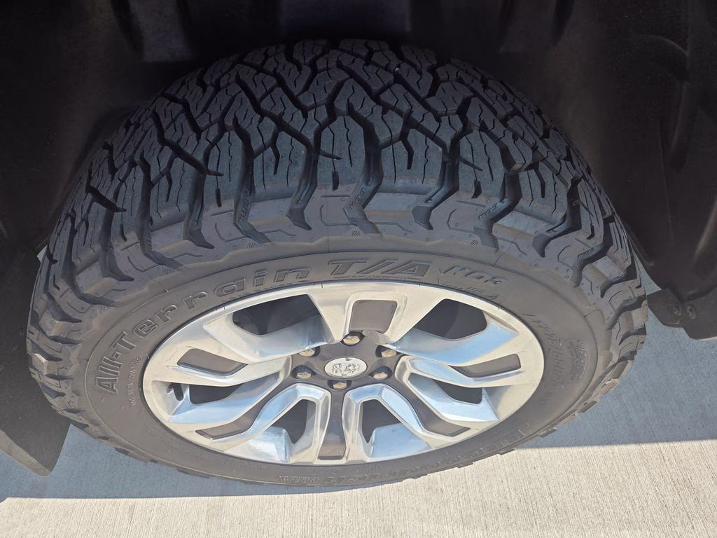 2023 Diamond Black Crystal Pearlcoat Ram 1500 Limited 4X4 Truck