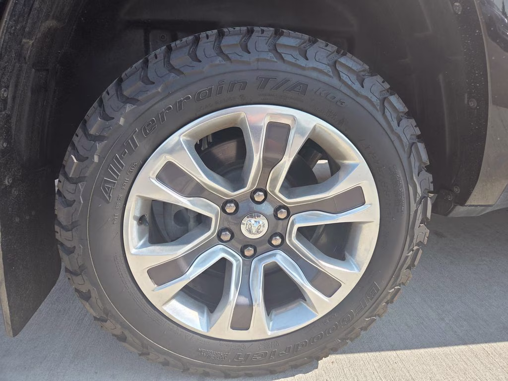 2023 Diamond Black Crystal Pearlcoat Ram 1500 Limited 4X4 Truck