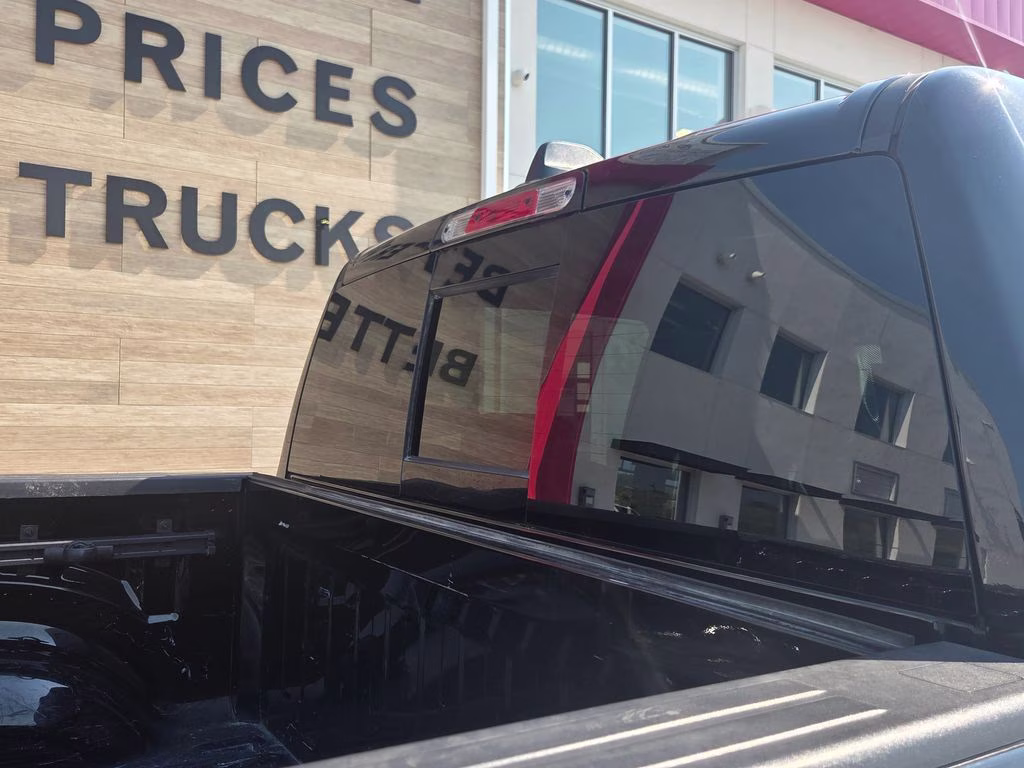 2023 Diamond Black Crystal Pearlcoat Ram 1500 Limited 4X4 Truck