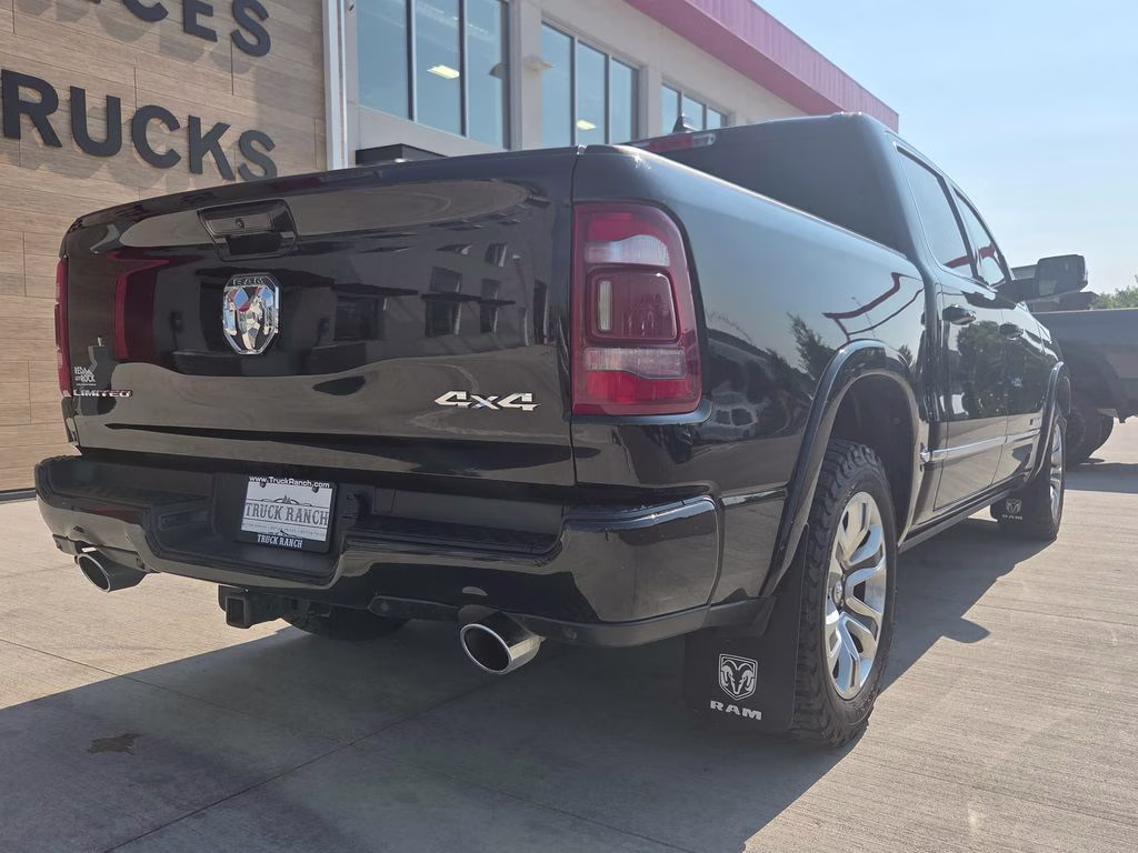 2023 Diamond Black Crystal Pearlcoat Ram 1500 Limited 4X4 Truck