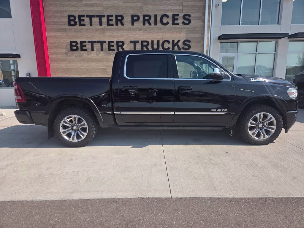 2023 Diamond Black Crystal Pearlcoat Ram 1500 Limited 4X4 Truck