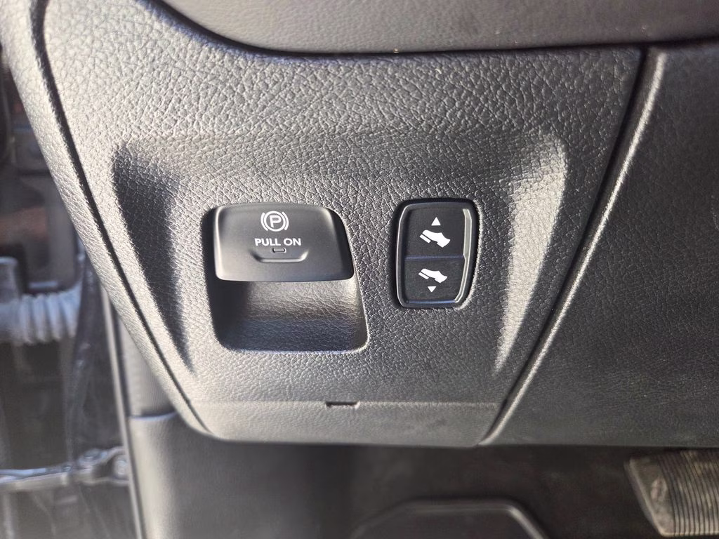 2023 Diamond Black Crystal Pearlcoat Ram 1500 Limited 4X4 Truck
