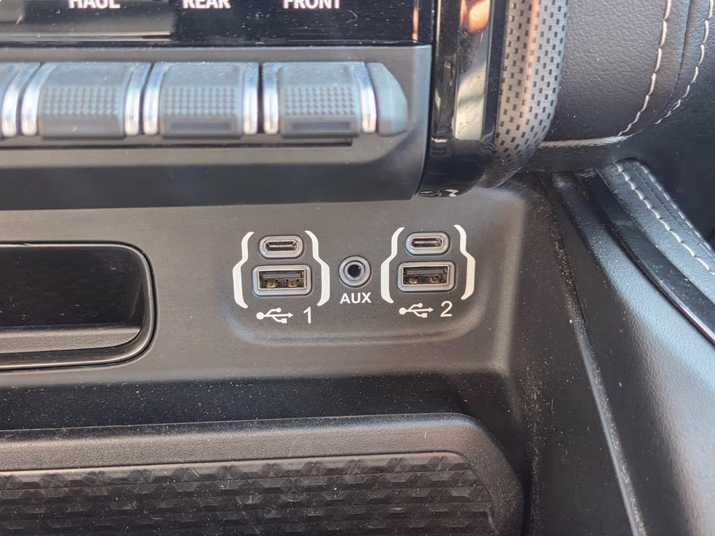 2023 Diamond Black Crystal Pearlcoat Ram 1500 Limited 4X4 Truck