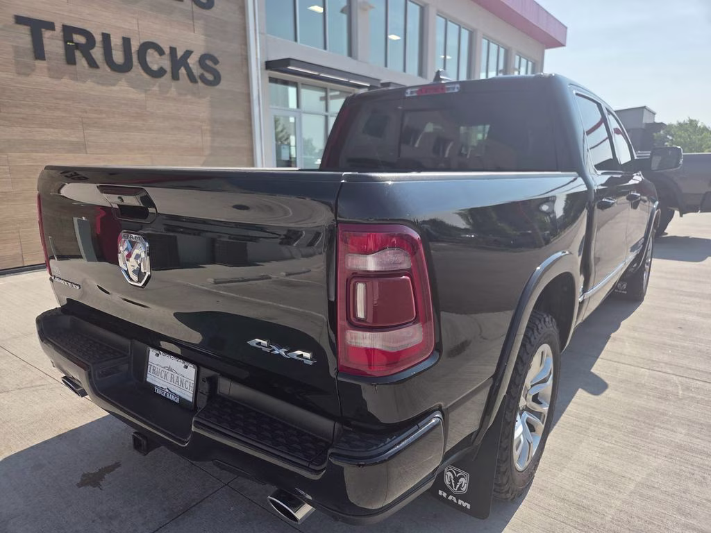 2023 Diamond Black Crystal Pearlcoat Ram 1500 Limited 4X4 Truck