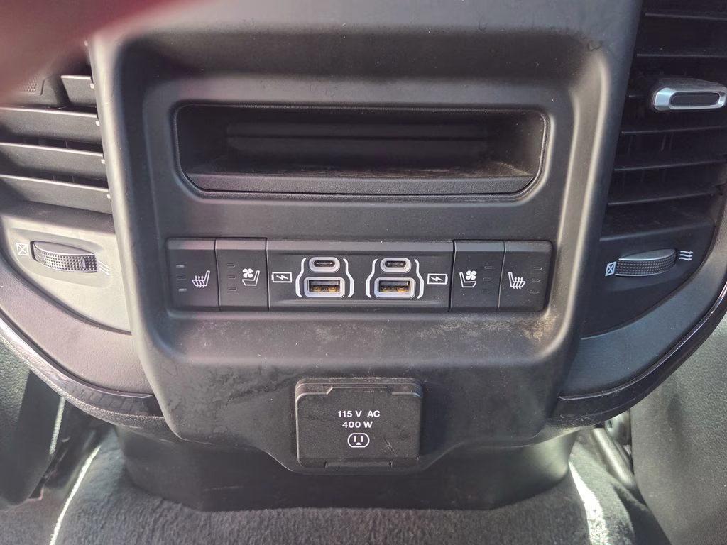 2023 Diamond Black Crystal Pearlcoat Ram 1500 Limited 4X4 Truck