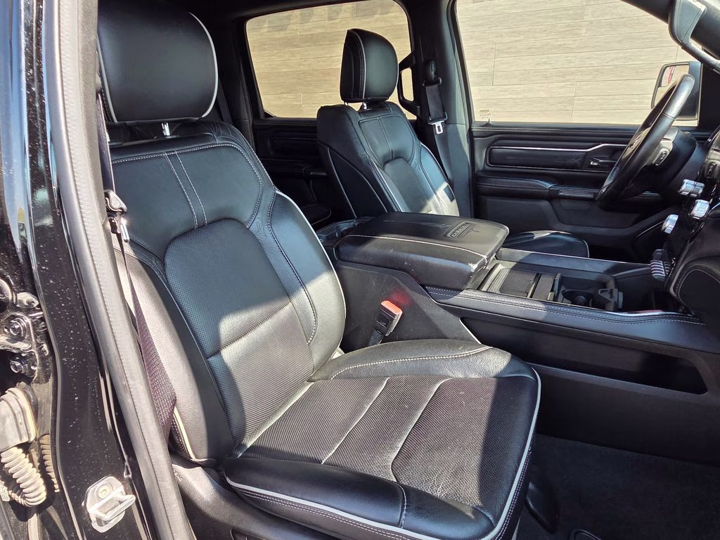 2023 Diamond Black Crystal Pearlcoat Ram 1500 Limited 4X4 Truck