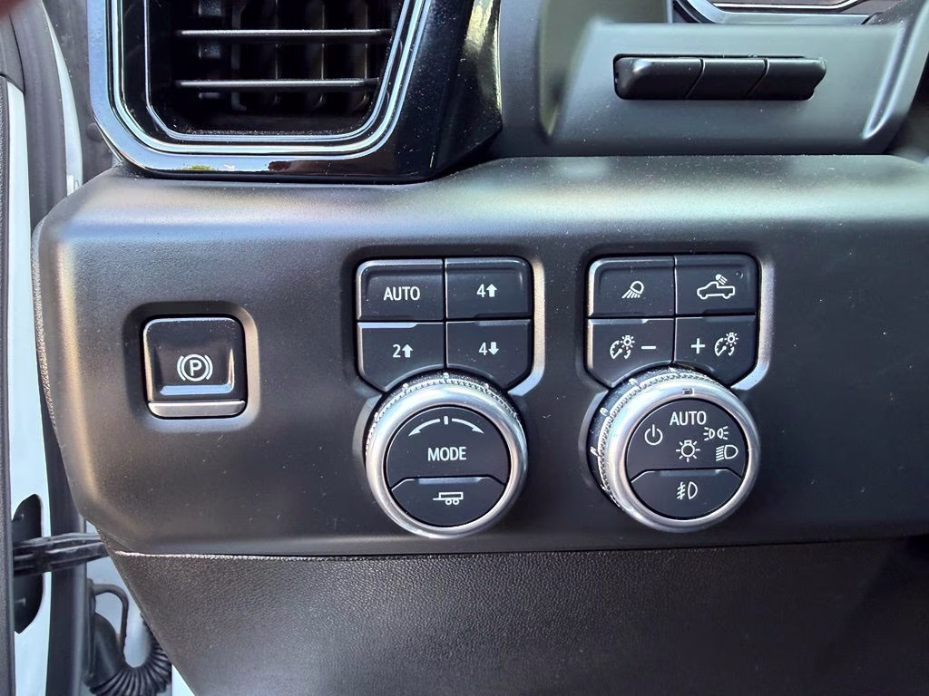 2025 Summit White GMC Sierra 3500HD AT4 4X4 Truck