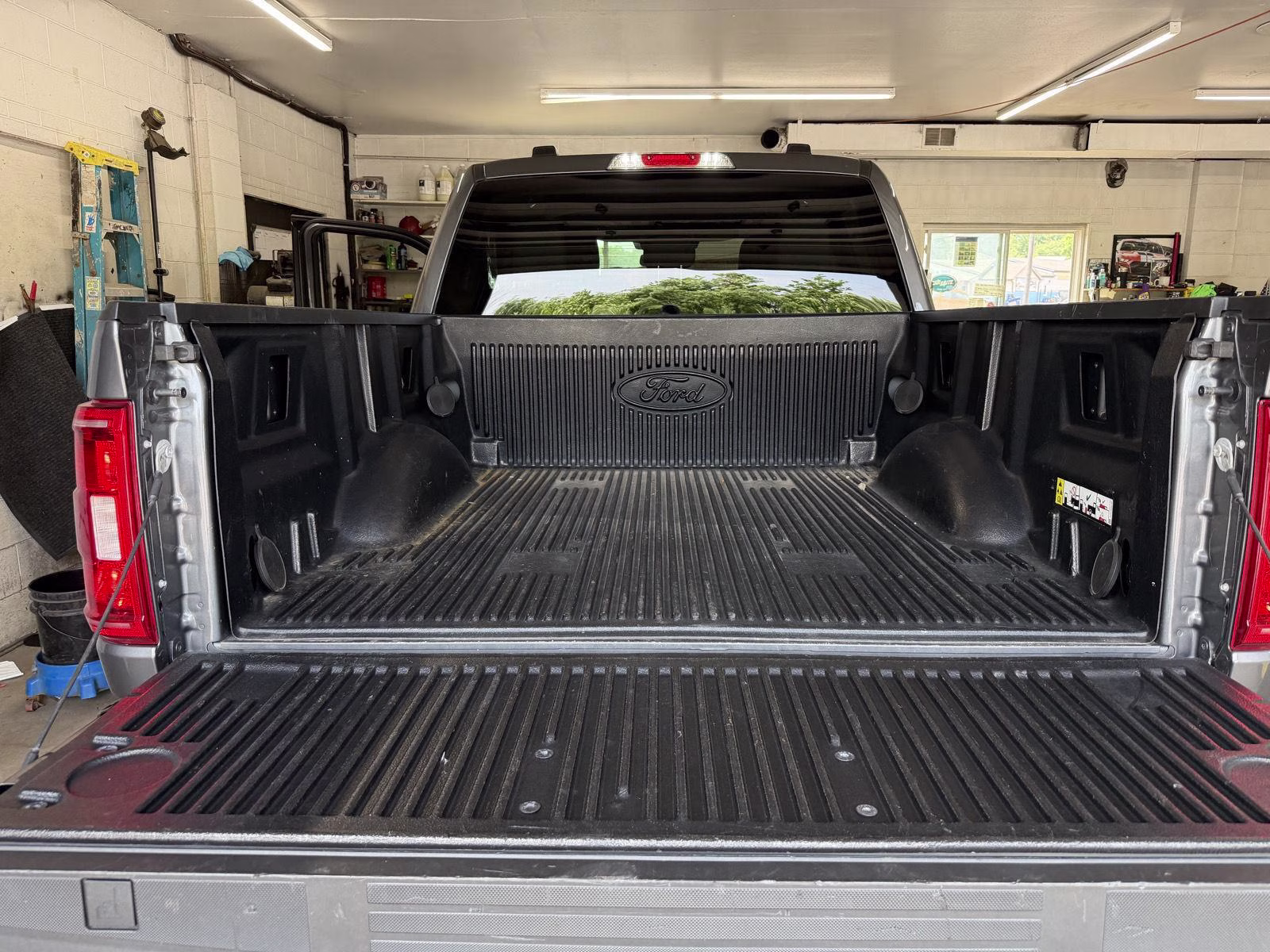 2023 Carbonized Gray Metallic Ford F-150 XLT 4X4 Truck