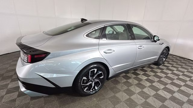 2024 Aero Silver Hyundai Sonata SEL AWD Sedan
