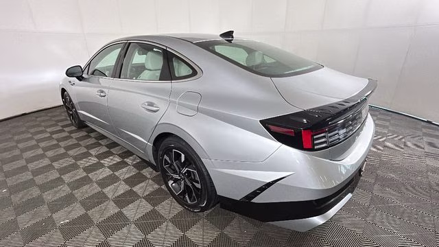2024 Aero Silver Hyundai Sonata SEL AWD Sedan