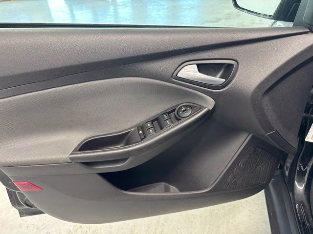 2014 Tuxedo Black Metallic Ford Focus SE FWD Sedan