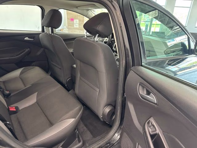 2014 Tuxedo Black Metallic Ford Focus SE FWD Sedan