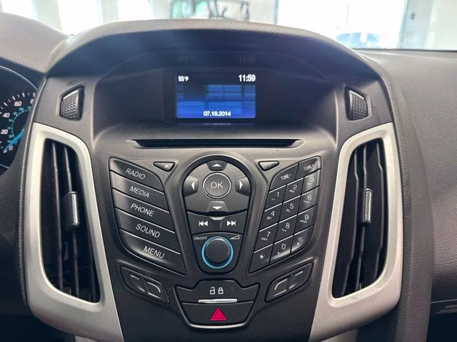 2014 Tuxedo Black Metallic Ford Focus SE FWD Sedan