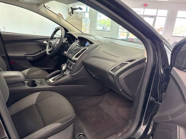2014 Tuxedo Black Metallic Ford Focus SE FWD Sedan