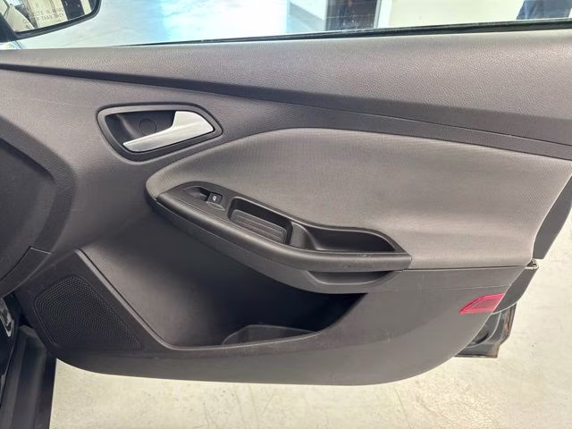 2014 Tuxedo Black Metallic Ford Focus SE FWD Sedan