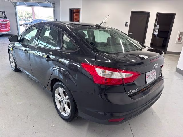 2014 Tuxedo Black Metallic Ford Focus SE FWD Sedan
