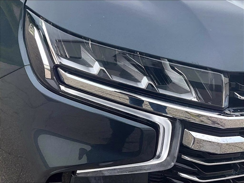 2021 Shadow Gray Metallic Chevrolet Suburban LT 4X4 SUV