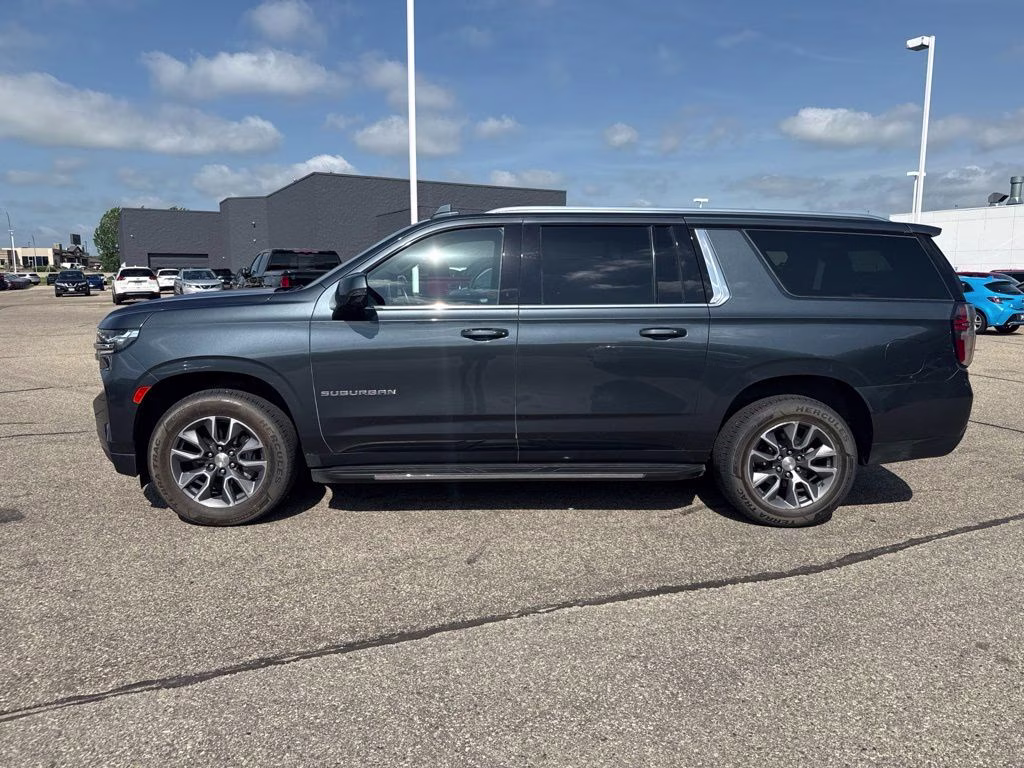 2021 Shadow Gray Metallic Chevrolet Suburban LT 4X4 SUV