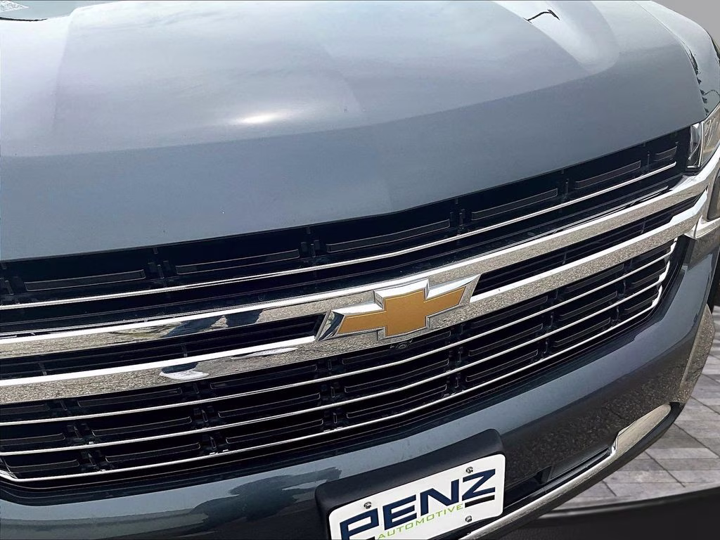 2021 Shadow Gray Metallic Chevrolet Suburban LT 4X4 SUV
