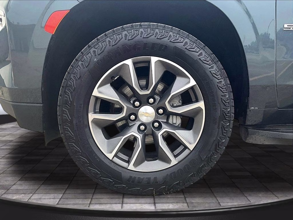 2021 Shadow Gray Metallic Chevrolet Suburban LT 4X4 SUV