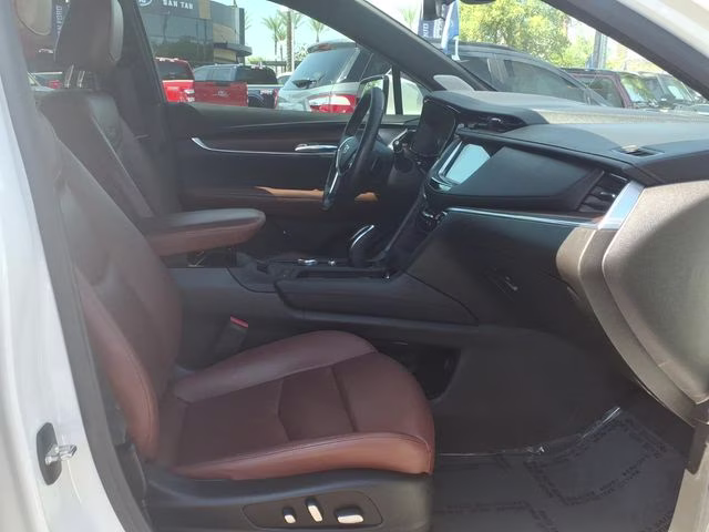 2021 Crystal White Tricoat Cadillac XT5 Premium Luxury FWD SUV