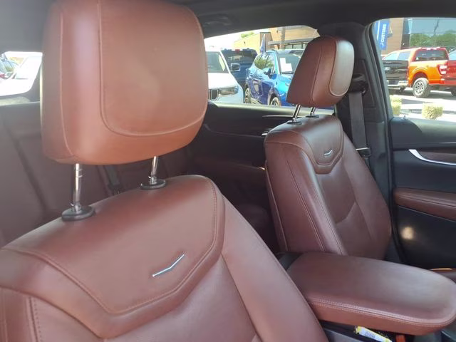 2021 Crystal White Tricoat Cadillac XT5 Premium Luxury FWD SUV