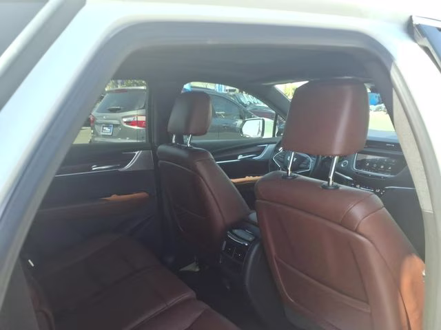 2021 Crystal White Tricoat Cadillac XT5 Premium Luxury FWD SUV