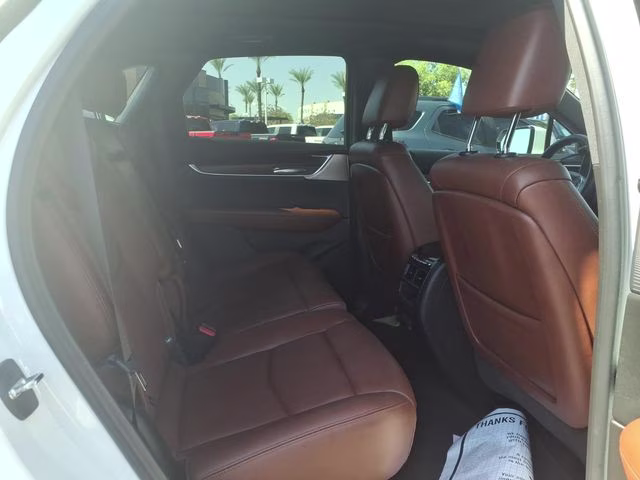2021 Crystal White Tricoat Cadillac XT5 Premium Luxury FWD SUV