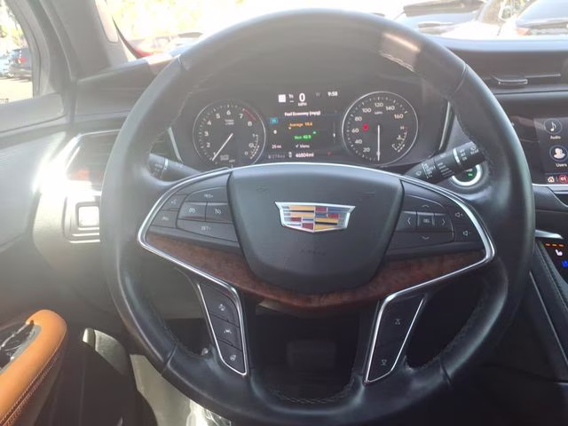 2021 Crystal White Tricoat Cadillac XT5 Premium Luxury FWD SUV