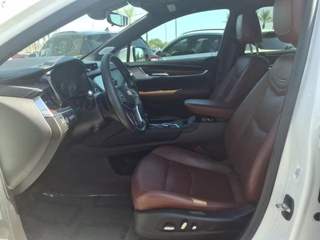 2021 Crystal White Tricoat Cadillac XT5 Premium Luxury FWD SUV