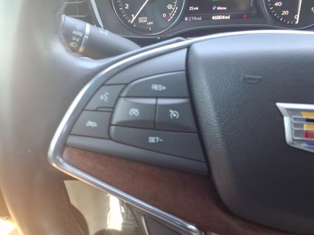 2021 Crystal White Tricoat Cadillac XT5 Premium Luxury FWD SUV