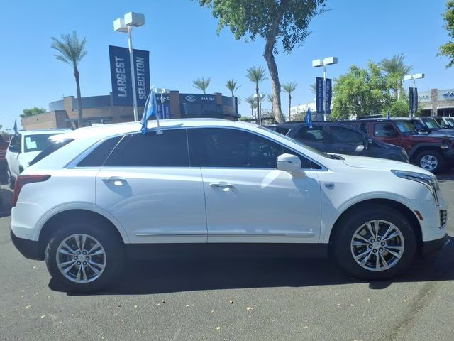 2021 Crystal White Tricoat Cadillac XT5 Premium Luxury FWD SUV