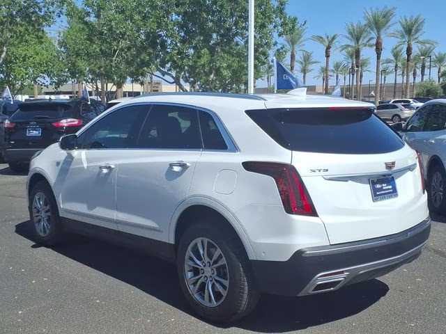 2021 Crystal White Tricoat Cadillac XT5 Premium Luxury FWD SUV