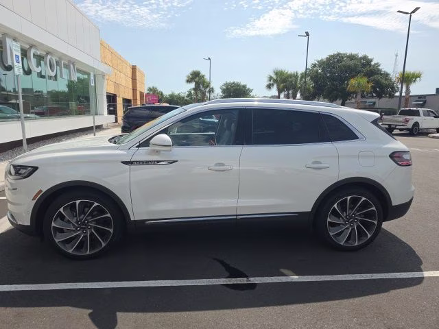 2022 White Metallic Lincoln Nautilus Reserve FWD SUV