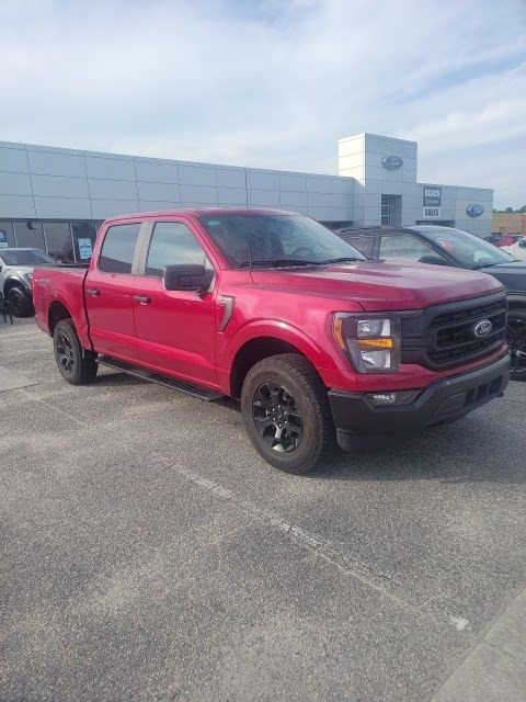 2023 Rapid Red Metallic Tinted Clearcoat Ford F-150 XL 4X4 Truck