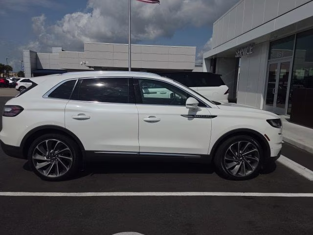 2022 White Metallic Lincoln Nautilus Reserve FWD SUV