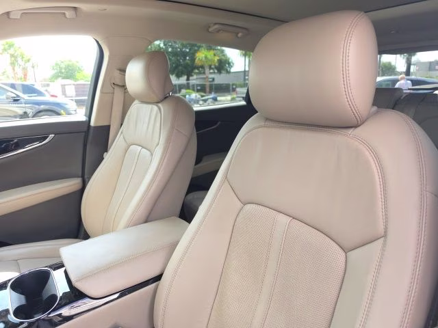 2022 White Metallic Lincoln Nautilus Reserve FWD SUV