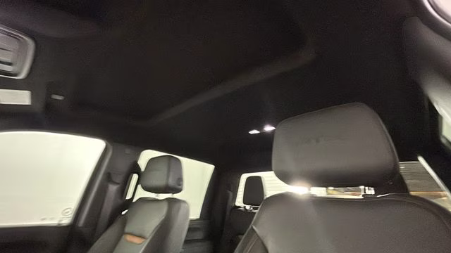 2022 Summit White GMC Sierra 2500HD AT4 4X4 Truck